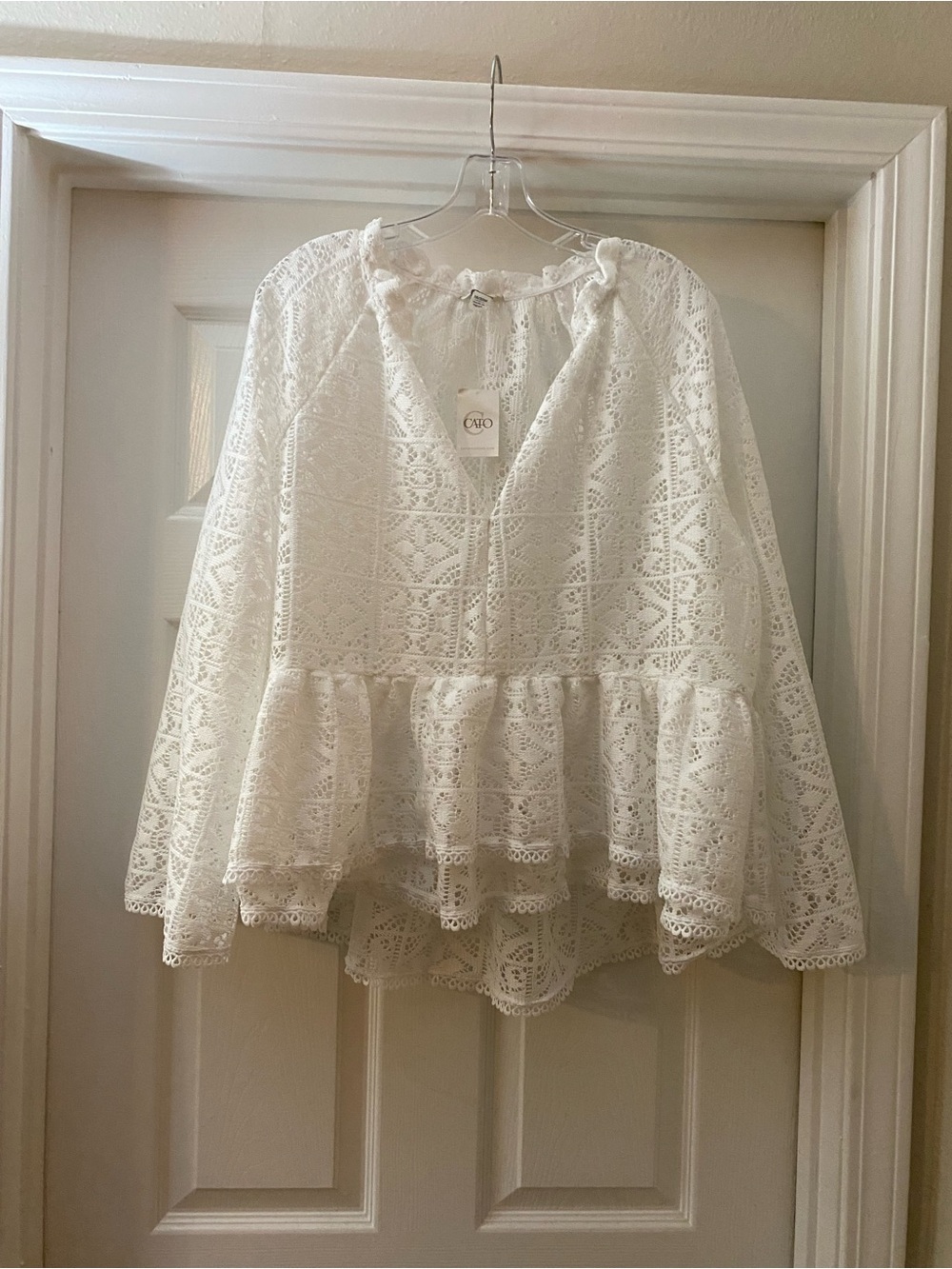 Cato. Women’s White Lace Peplum Blouse -Pullover.Long Sleeve. NWT.18/20W.Egypt